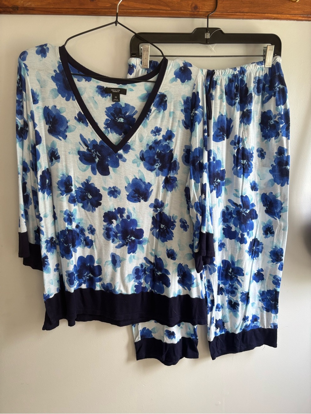 Simply Vera Vera Wang Blue Floral V-Neck pj set